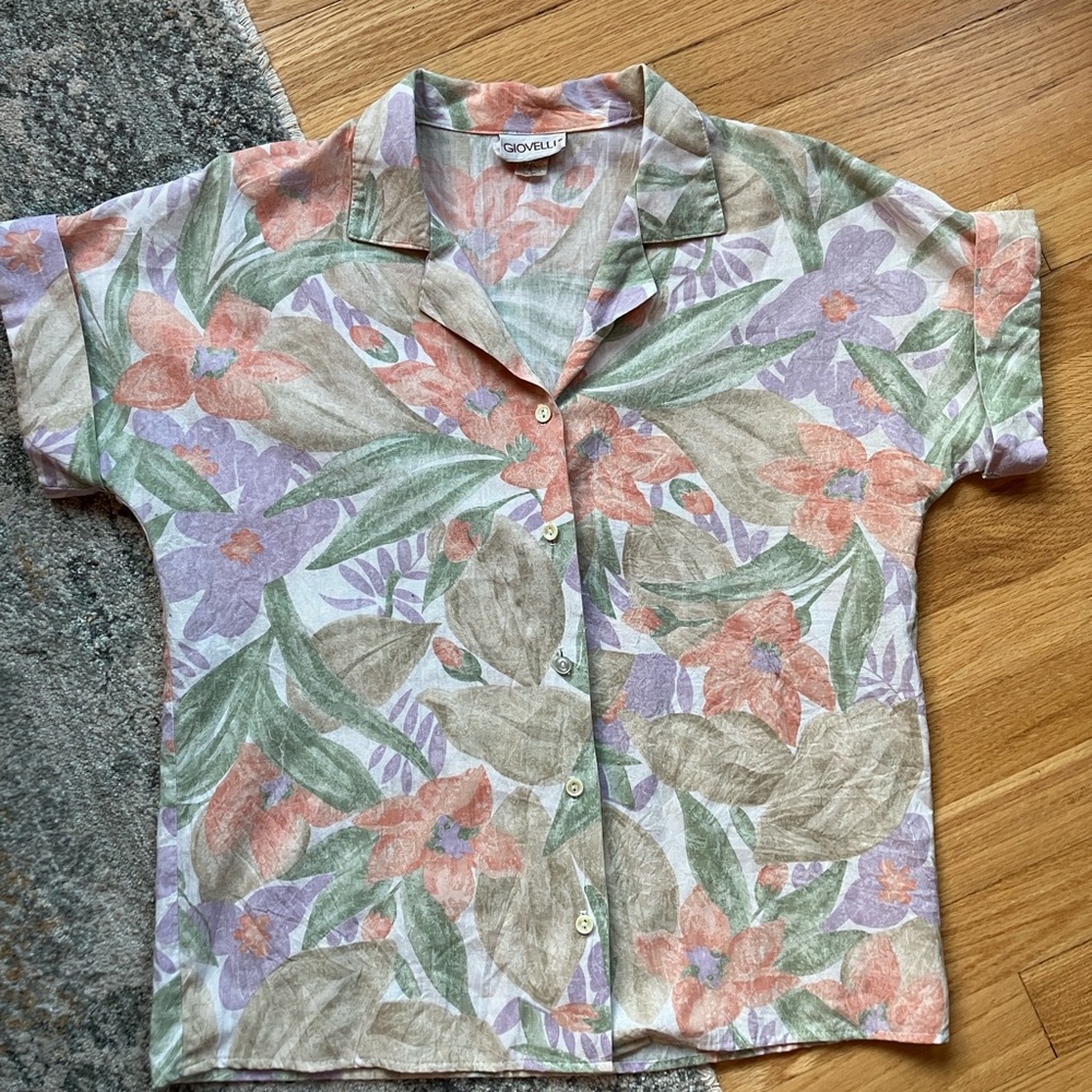 Vintage 80’s/90’s Giovelli Women's Floral Button Down Shirt